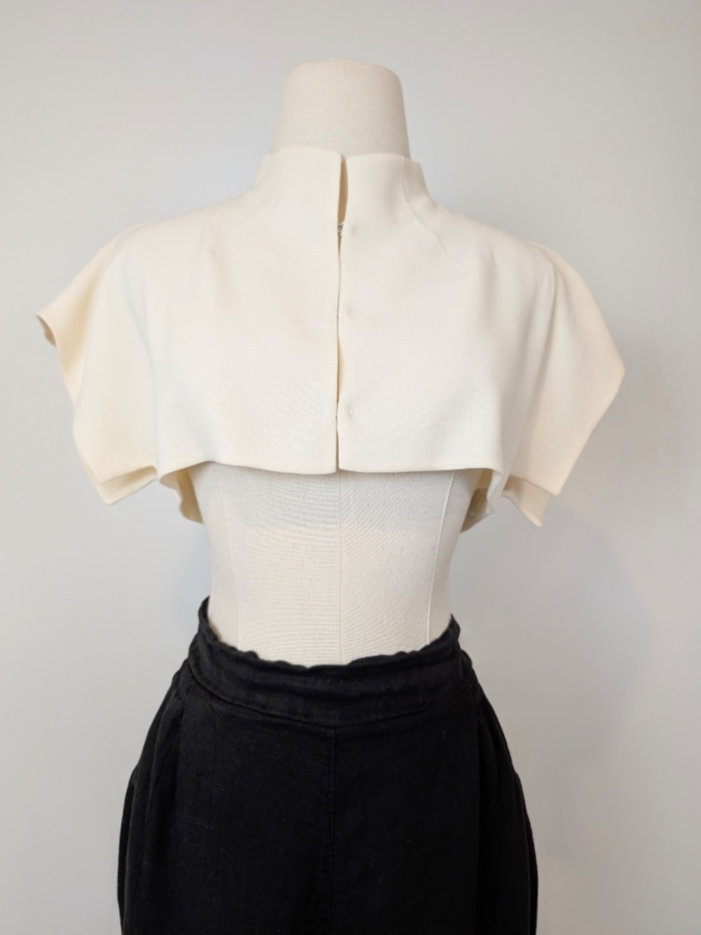 Akris Punto Wool Shawl Bolero Cream Ivory Size XS Luxury Designer - Picture 3 of 16